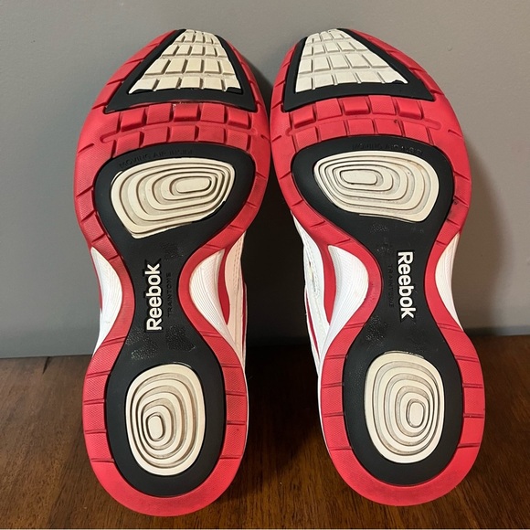 Reebok Womens Shoes Easy Tone
size 8.5.
Toning sneaker. Red, white with gray - Picture 7 of 12